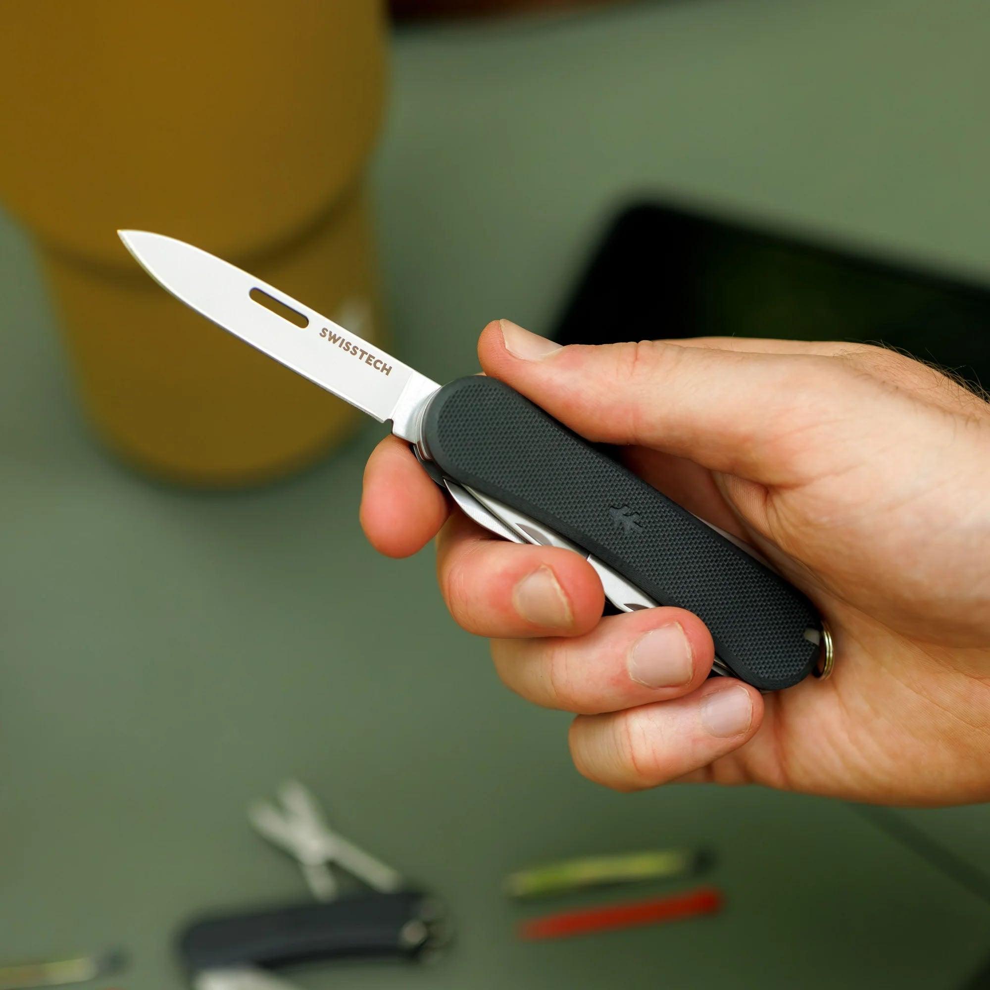 Helfen - 12-in-1 Multitool